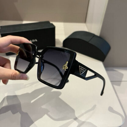 Prada fashion trend sunglasses - Image 3