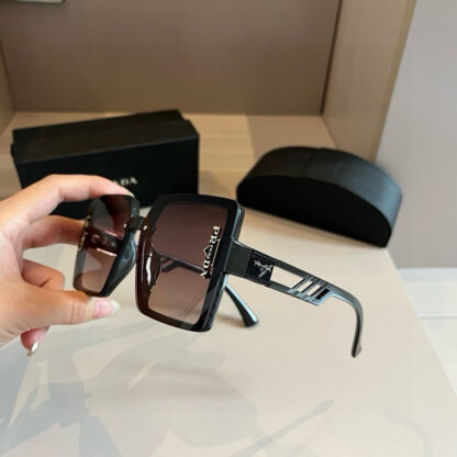 Prada fashion trend sunglasses - Image 3