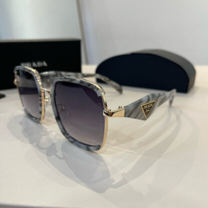 Prada fashion trend sunglasses - Image 3