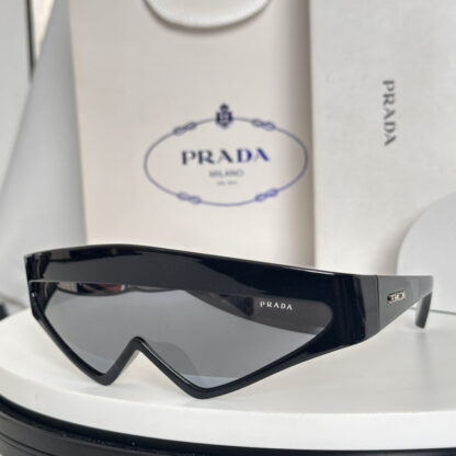 Prada fashion trend sunglasses - Image 3