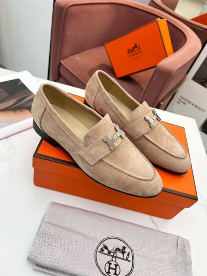 Hermès classic apricot loafers - Image 3