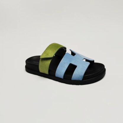Hermès couple's blue-green woven slippers - Image 3