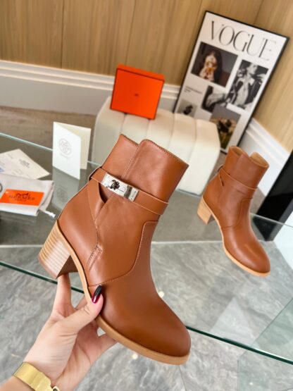 Hermes dark brown classic kelly buckle knight boots - Image 3