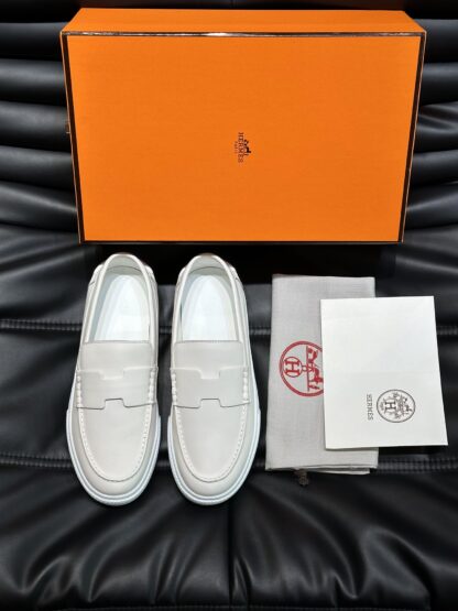 Hermès classic men's off-white soft and durable casual loafers - Image 3