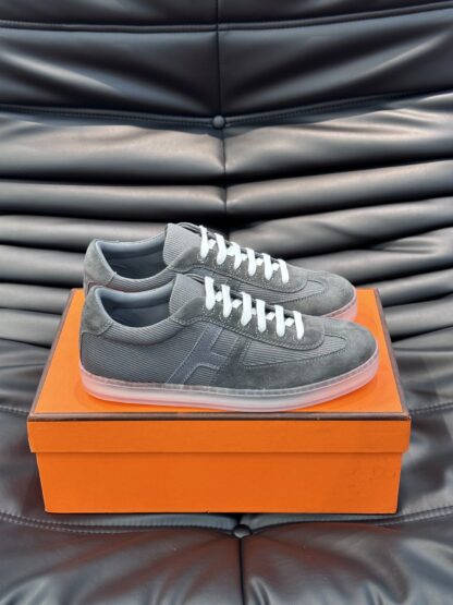 Hermès Men's Soft Lightweight Off-White Low-Top Casual Sneakers - Image 3