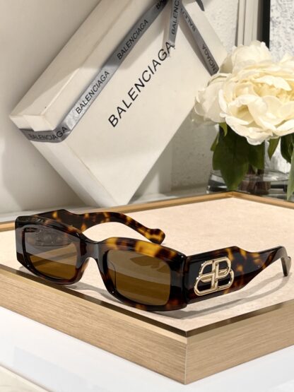 Balenciaga fashion sunglasses - Image 3