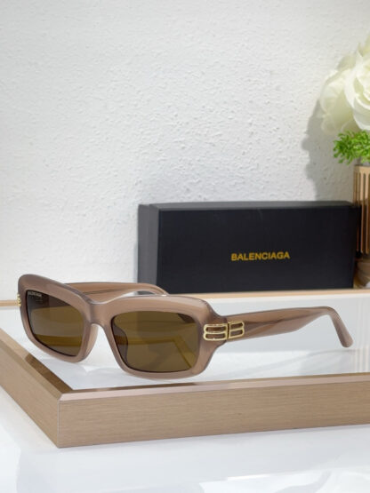 Balenciaga fashion sunglasses - Image 3