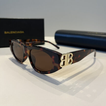 Balenciaga fashion sunglasses - Image 4