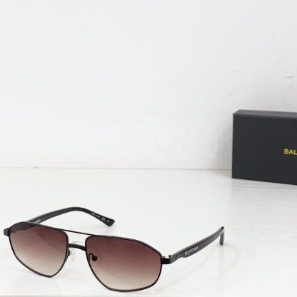 Balenciaga fashion sunglasses - Image 3