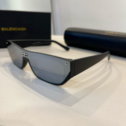 Balenciaga fashion sunglasses - Image 3