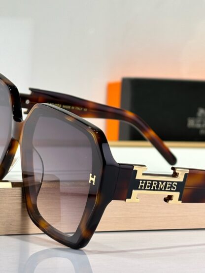 Hermès Fashion Classic Sunglasses - Image 3