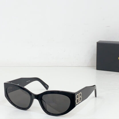 Balenciaga fashion sunglasses - Image 3