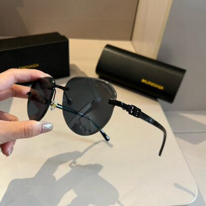 Balenciaga fashion sunglasses - Image 3