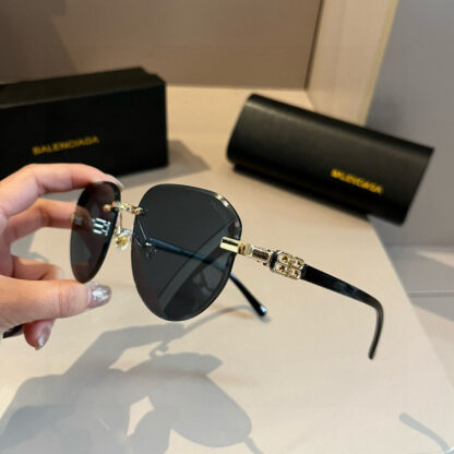 Balenciaga fashion sunglasses - Image 3