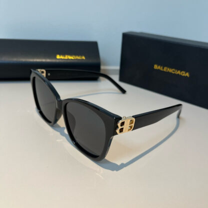 Balenciaga fashion sunglasses - Image 3