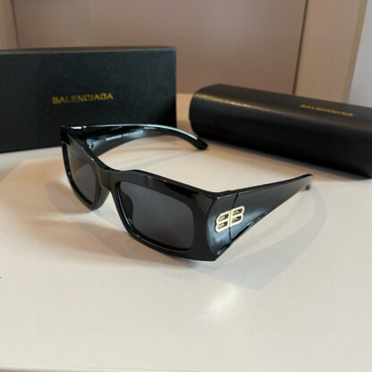 Balenciaga fashion sunglasses - Image 4