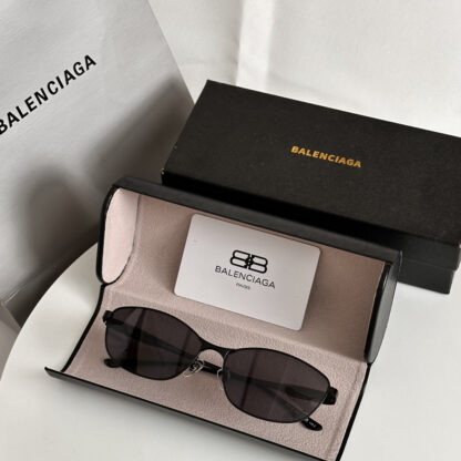 Balenciaga fashion sunglasses - Image 3