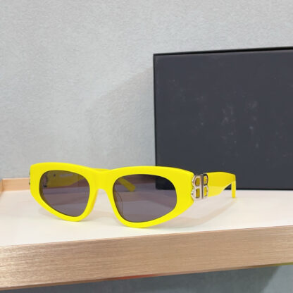 Balenciaga fashion sunglasses - Image 3