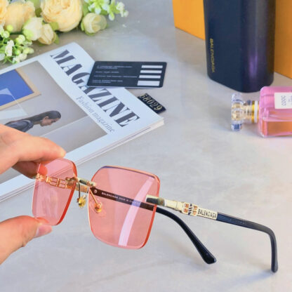 Balenciaga fashion sunglasses - Image 3