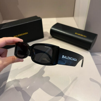 Balenciaga fashion sunglasses - Image 3