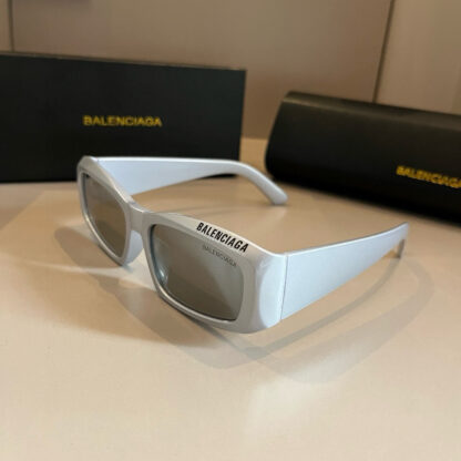 Balenciaga fashion sunglasses - Image 3