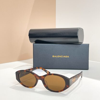 Balenciaga fashion sunglasses - Image 3