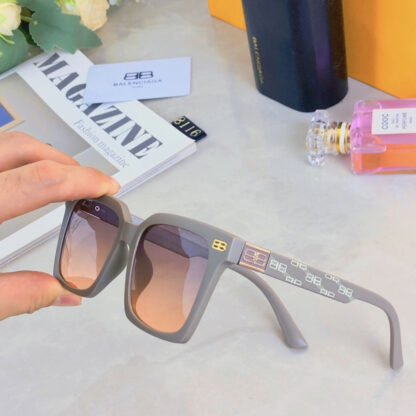 Balenciaga fashion sunglasses - Image 3