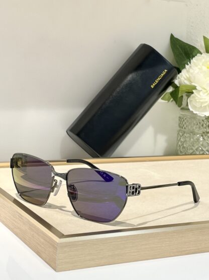 Balenciaga fashion sunglasses - Image 3