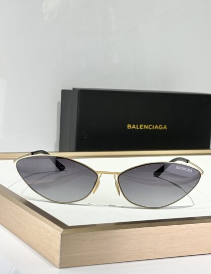 Balenciaga fashion sunglasses - Image 3