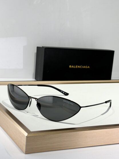 Balenciaga fashion sunglasses - Image 3