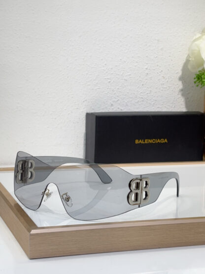 Balenciaga fashion sunglasses - Image 3