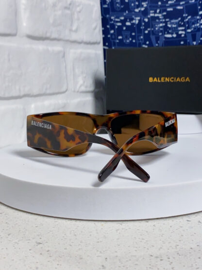 Balenciaga fashion sunglasses - Image 3