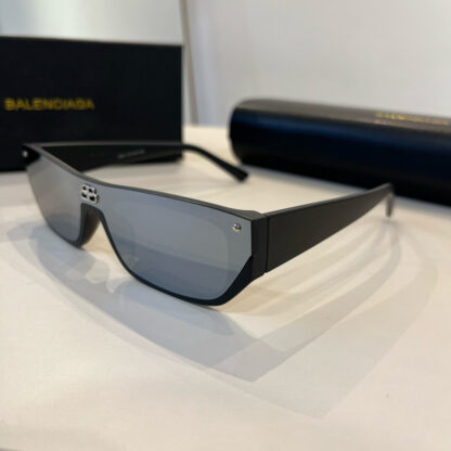 Balenciaga fashion sunglasses - Image 3