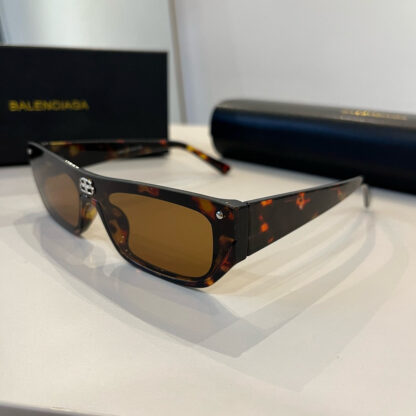 Balenciaga fashion sunglasses - Image 4