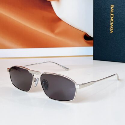 Balenciaga fashion sunglasses - Image 3