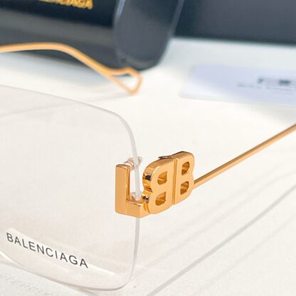 Balenciaga fashion sunglasses - Image 3
