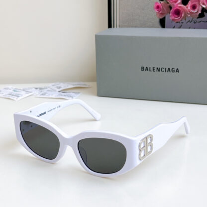 Balenciaga fashion sunglasses - Image 3