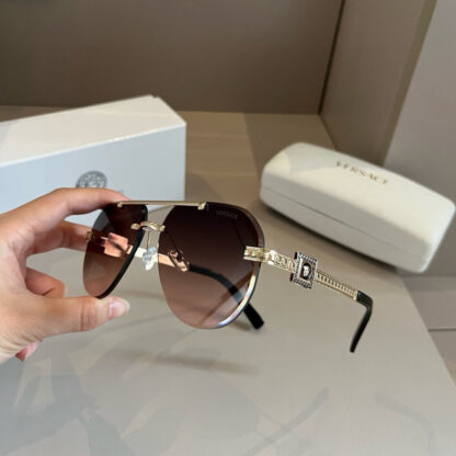 Versace fashion trend sunglasses - Image 3