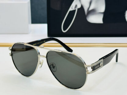 Versace fashion trend sunglasses - Image 3