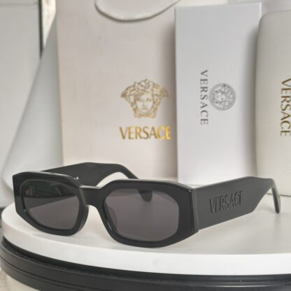 Versace fashion trend sunglasses - Image 3