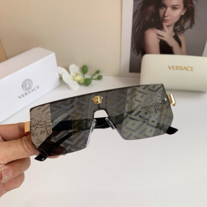 Versace fashion trend sunglasses - Image 3