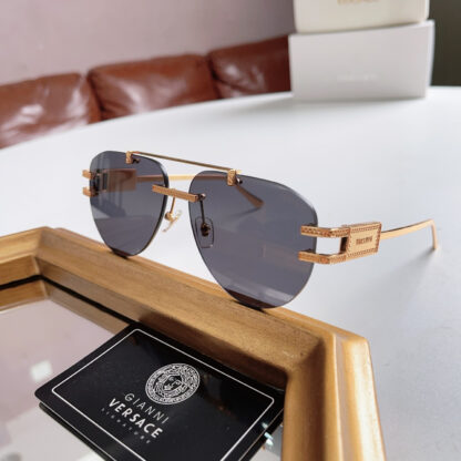 Versace fashion trend sunglasses - Image 3
