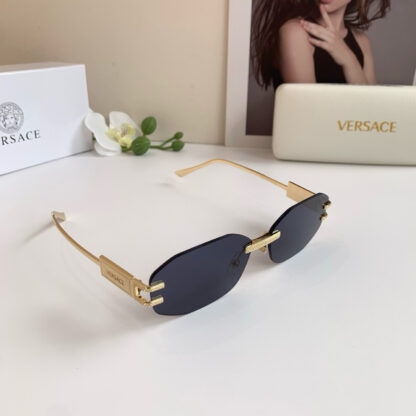 Versace fashion trend sunglasses - Image 3