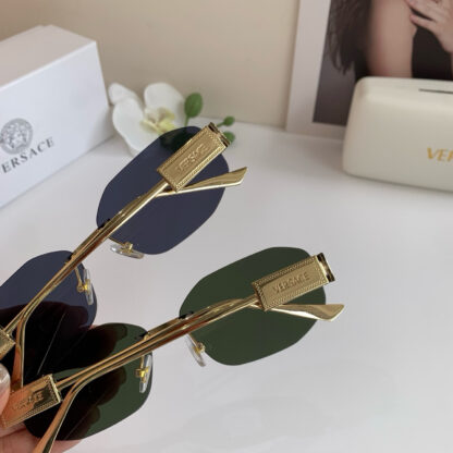 Versace fashion trend sunglasses - Image 3