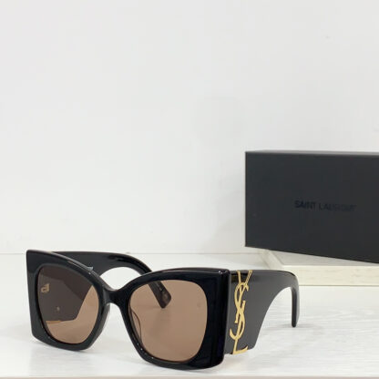 Yves Saint Laurent fashion sunglasses - Image 3