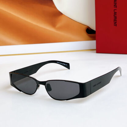 Yves Saint Laurent fashion sunglasses - Image 3