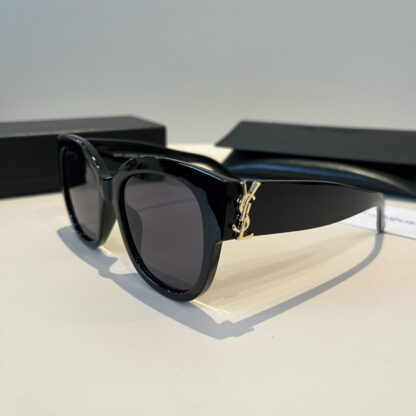 Yves Saint Laurent fashion sunglasses - Image 3