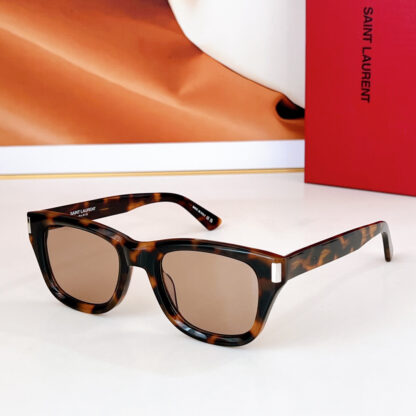 Yves Saint Laurent fashion sunglasses - Image 3
