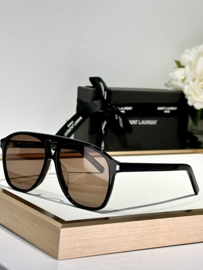 Yves Saint Laurent fashion sunglasses - Image 3
