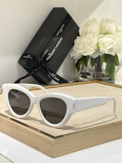 Yves Saint Laurent fashion sunglasses - Image 3